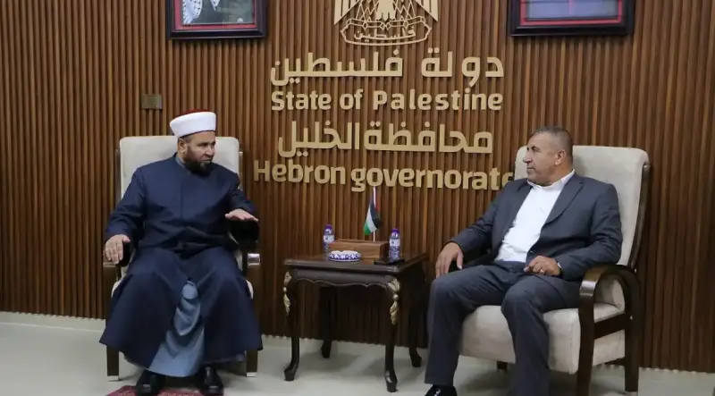 وزير الأوقاف الفلسطيني ومحافظ الخليل