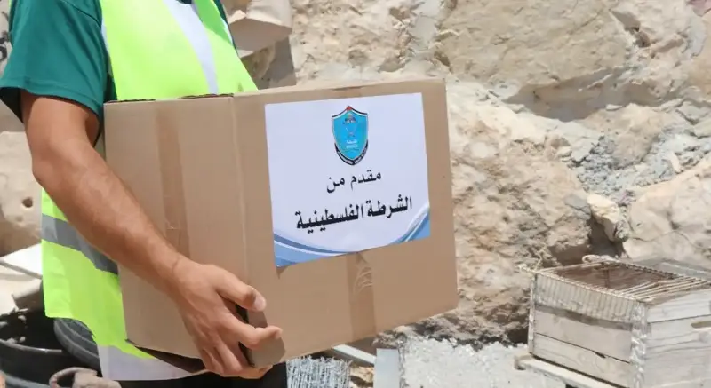 تقديم مساعدات للمواطنين في مسافر يطا