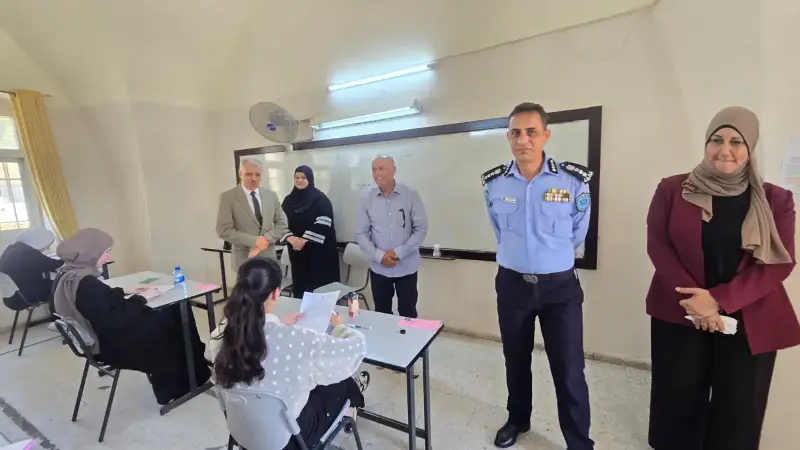 لشرطة الفلسطينية تتفقد لجان امتحانات الثانوية العامة