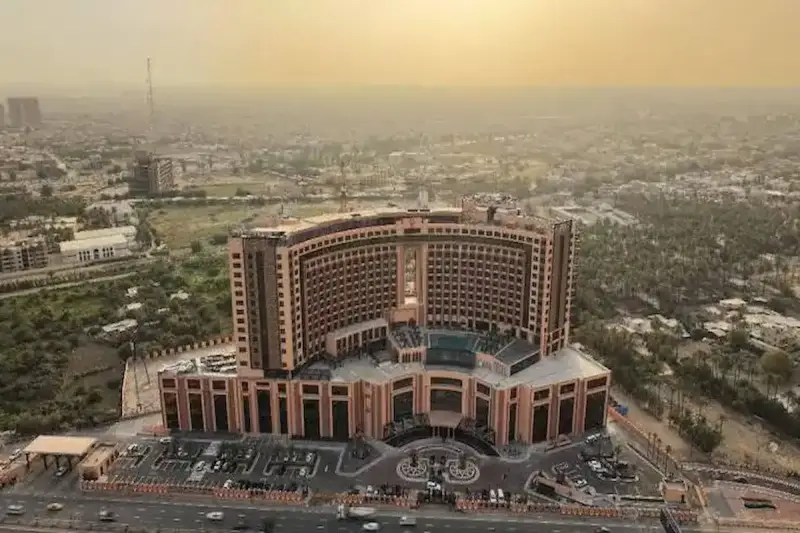 حريق "فندق قلب العالم"