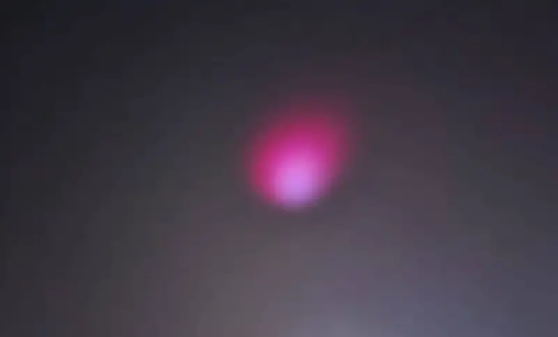 بقعة وردية تضيء سماء السعودية