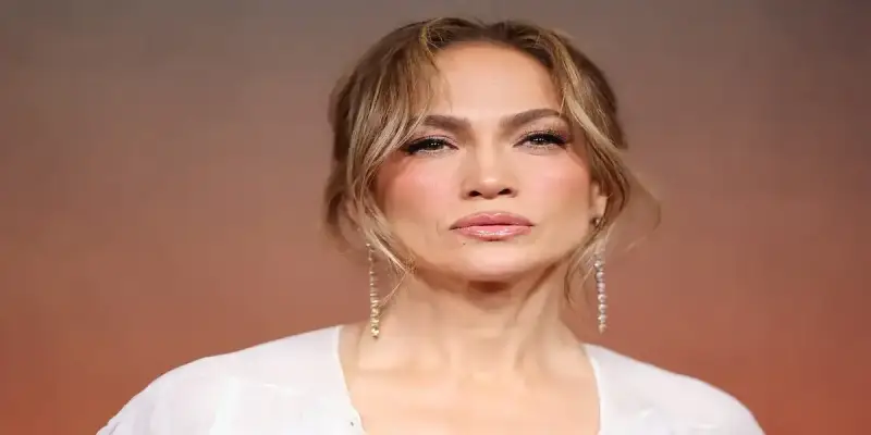 النجمة العالمية جينيفر لوبيز