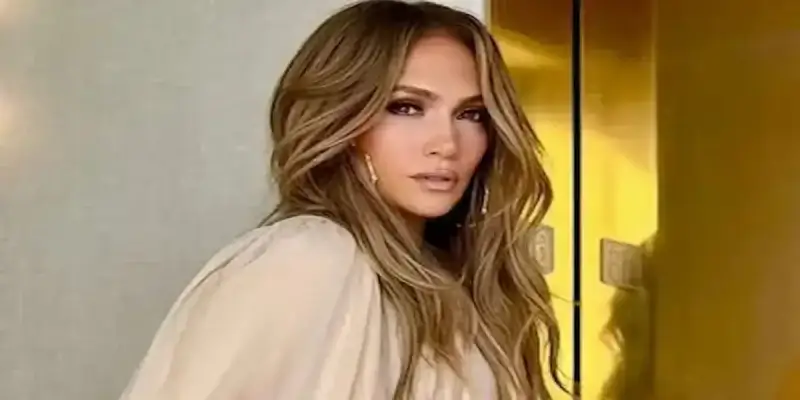 النجمة العالمية جينيفر لوبيز