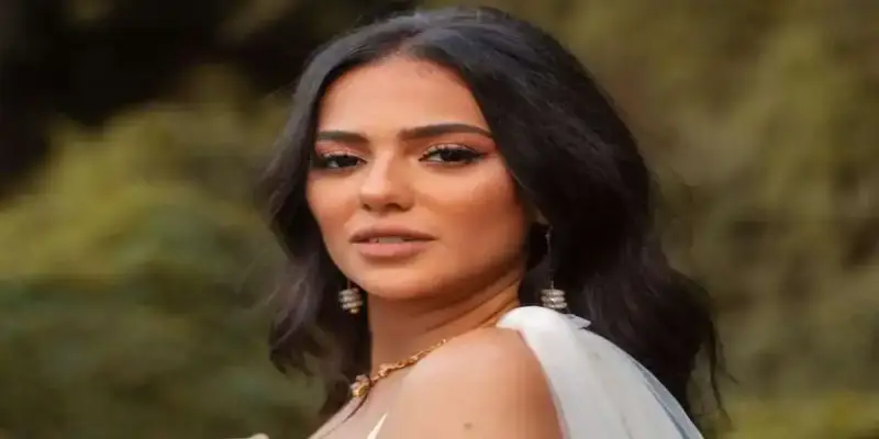الفنانة المصرية ثراء جبيل