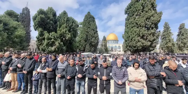 صلاة الجمعة بالمسجد الأقصى