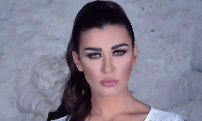 الفنانة اللبنانية نادين الراسي