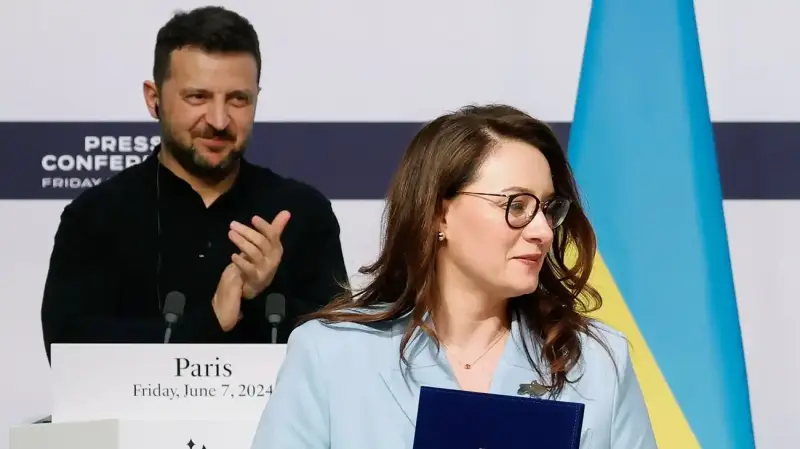الرئيس الأوكراني فولوديمير زيلينسكي ويوليا سفيريدنكو
