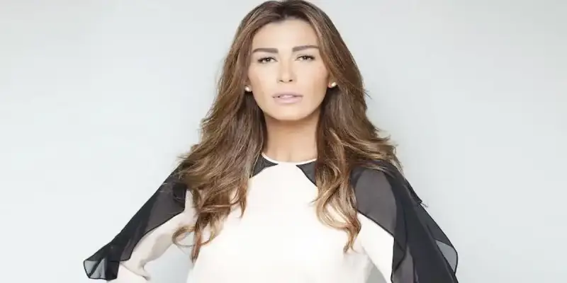 الفنانة اللبنانية نادين الراسي