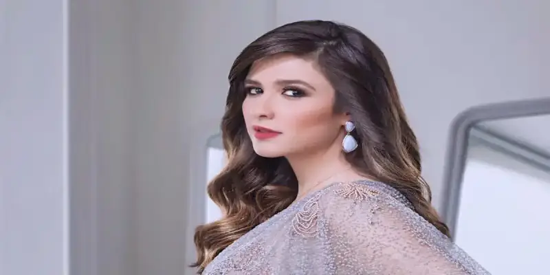 الفنانة المصرية ياسمين عبد العزيز