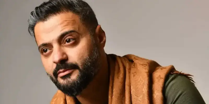 الفنان الإماراتي سعود أبو سلطان