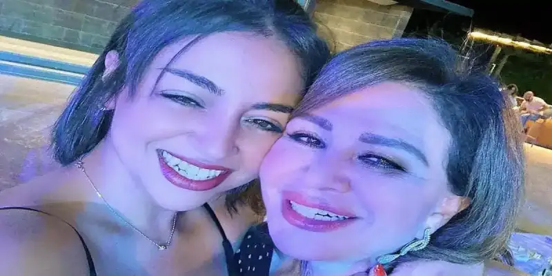 الفنانة المصرية إلهام شاهين وابنة شقيقتها