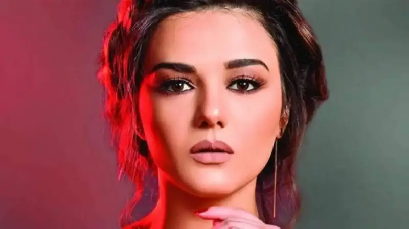 الفنانة السورية دانا مارديني