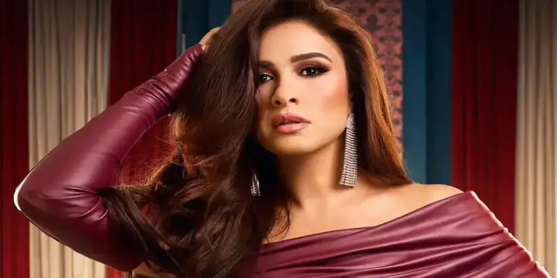 الفنانة المصرية ياسمين عبد العزيز
