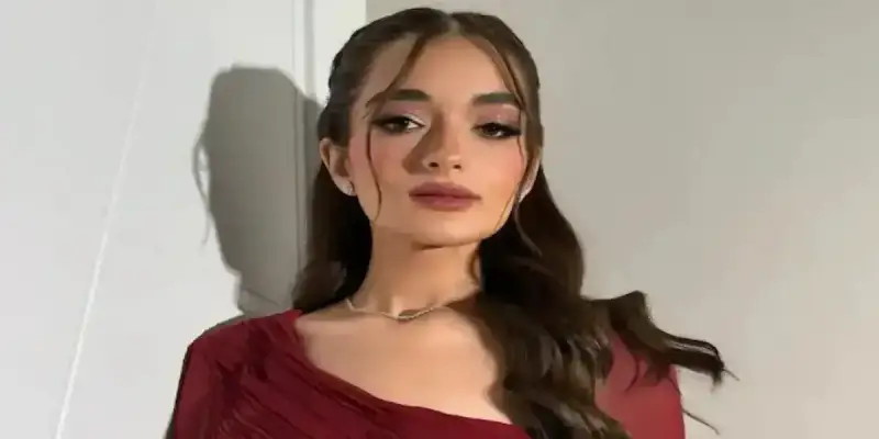 الفنانة المصرية ملك زاهر