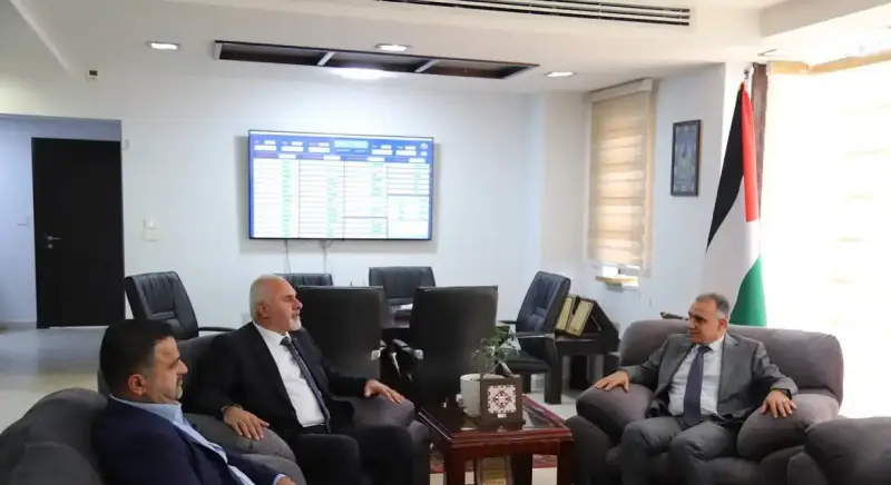 وزير الزراعة الفلسطيني مع رئيس سلطة الطاقة