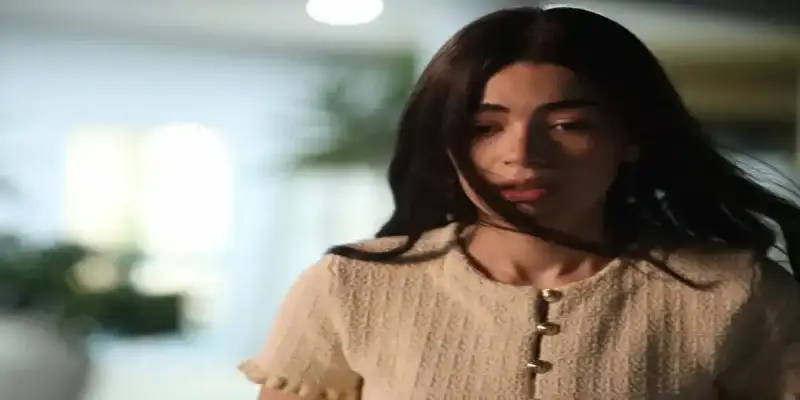 الفنانة المصرية ليلي أحمد زاهر