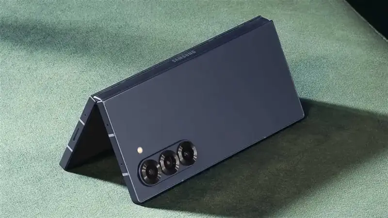 كاميرا Samsung Galaxy Z Fold 7