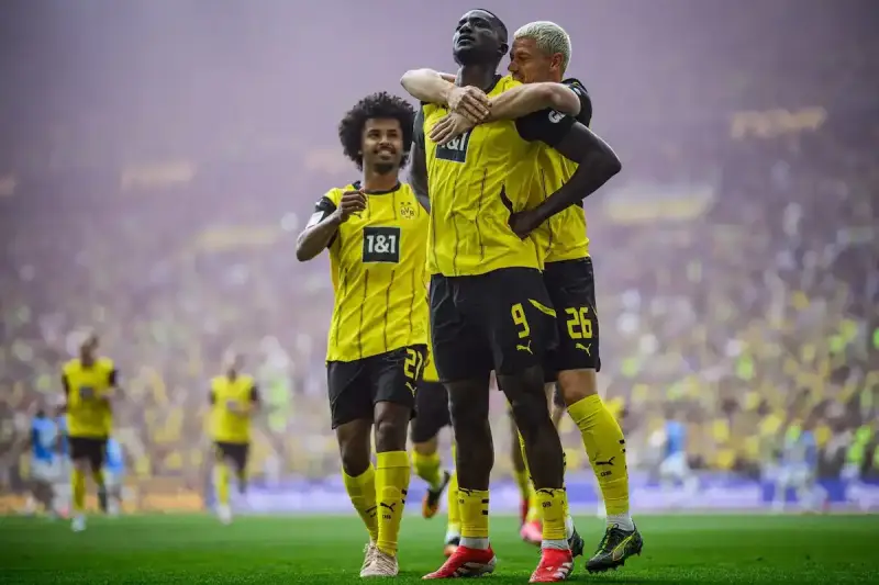 شبورتفرويندة زيغن ضد دورتموند