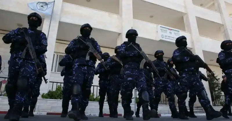 عناصر من الامن الفلسطيني