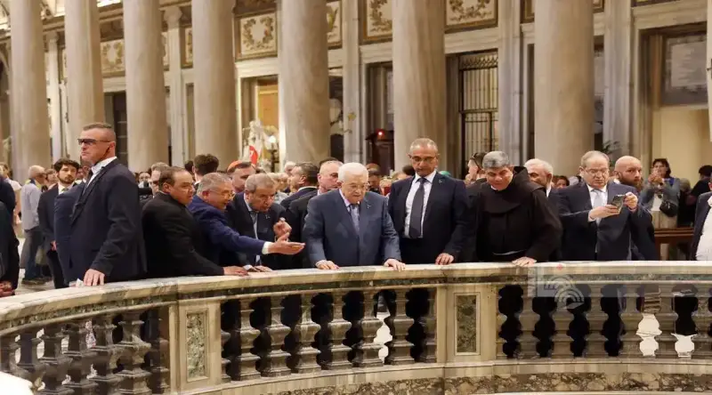 الرئيس أبو مازن يزور ضريح البابا فرنسيس