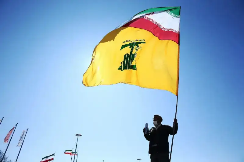 علم حزب الله وايران