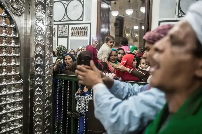 التبرك بالصالحين