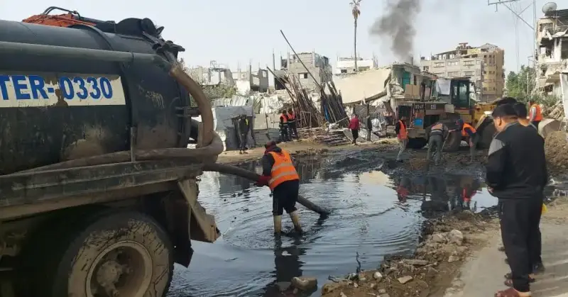 إصلاح خطوط الصرف الصحي في غزة