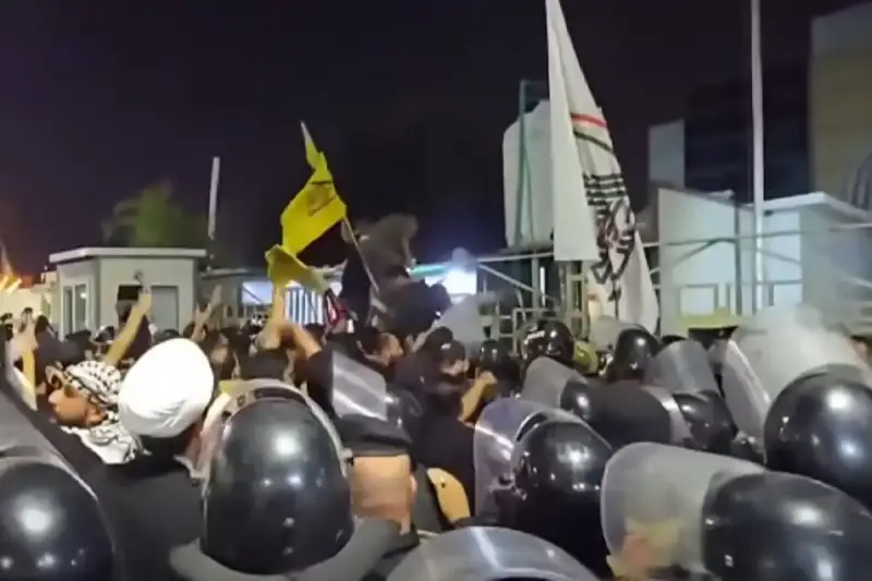 اقتحام القنصلية الكويتية بالبصرة