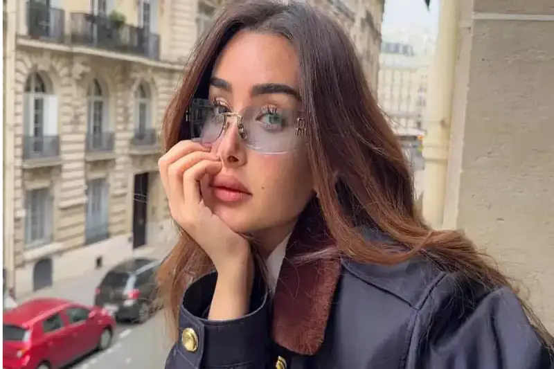 هنا الزاهد