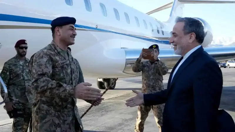 وزير خارجية إيران في باكستان