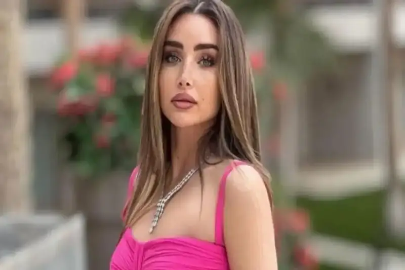 هنا الزاهد