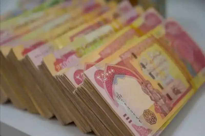 صرف 100 ألف دينار لموظفي العقود والأجور