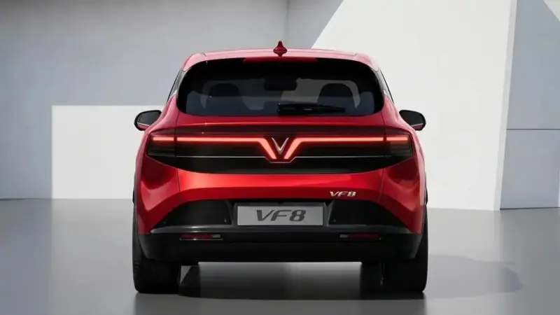 فينفاست VF8 2026