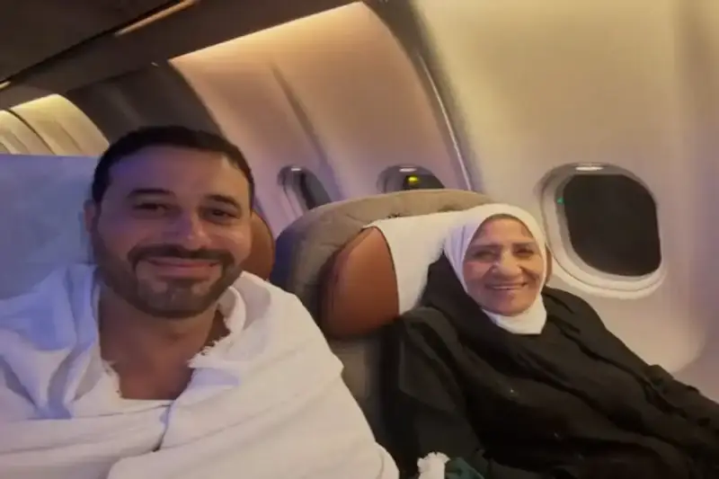 الفنان أحمد السعدني ووالدته