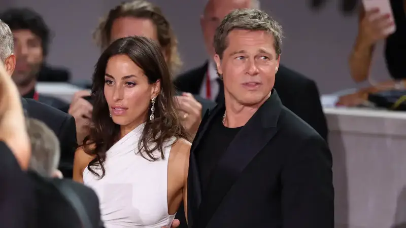 براد بيت وإينيس دي رامون