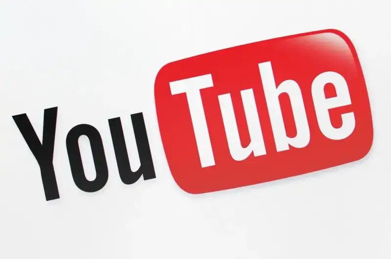 تطبيق يوتيوب يتجاوز كونه مجرد منصة لمشاهدة الفيديوهات، ليدخل رسمياً عالم تطبيقات المراسلة الفورية عبر توسيع ميزة الشات الداخلي التي تمنعك من مغادرة البرنامج للتواصل مع أصدقائك.