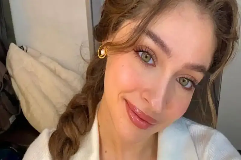 جيمري بايسال تفاجئ جمهورها بقرار دخول غرفة العمليات للمرة الثالثة وتكشف طبيعة مرضها السري المتكرر