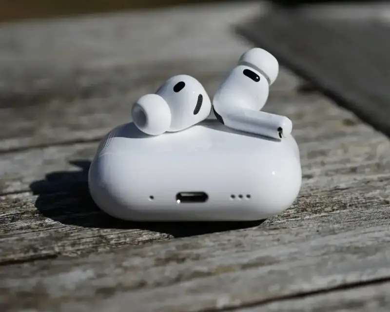 AirPods Pro 3 تحطم الأسعار الرسمية وتستعد لاستقبال أضخم ترقية صوتية وصحية من أبل