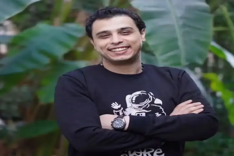 من هو الفنان كريم عبد العليم؟