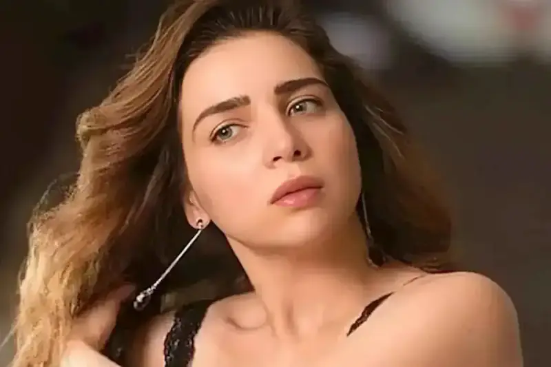 مي عز الدين أول الحاضرين بحفل زواج أحمد السعدني