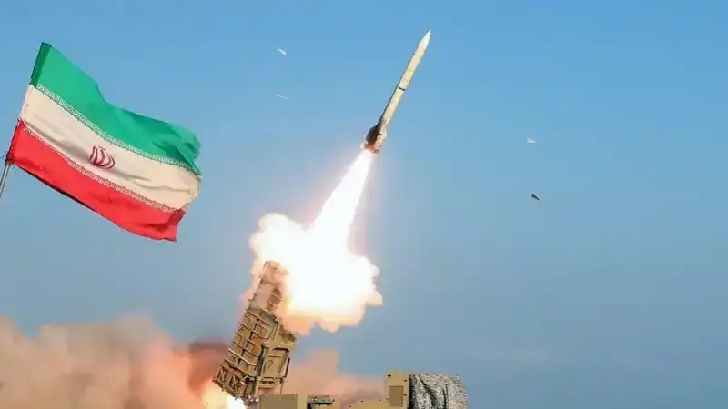 إيران تعلن استهداف مواقع أمريكية