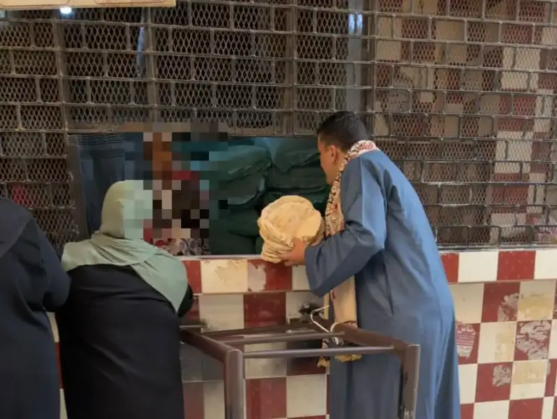 مدير تموين في كفر الدوار يضبط مخابز