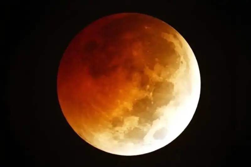 موعد حدوث خسوف القمر 2026