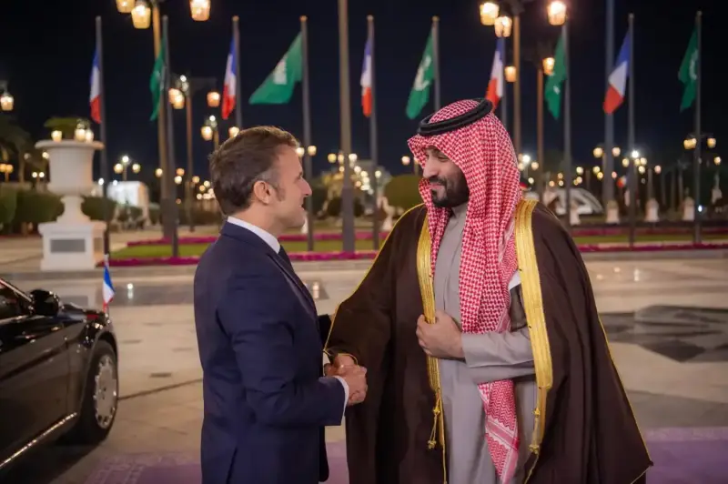 ولي العهد السعودي وماكرون