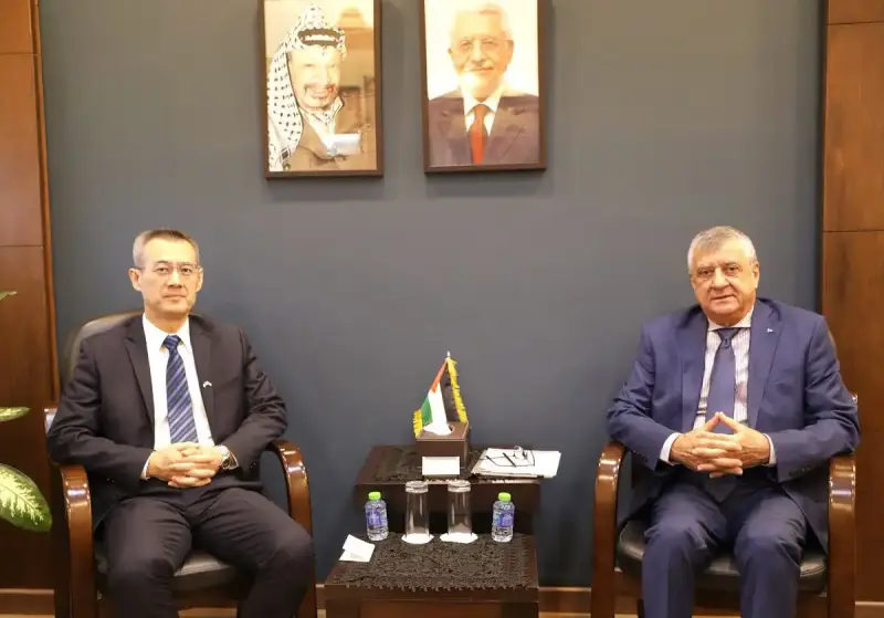وزير الأشغال الفلسطيني وسفير الصين