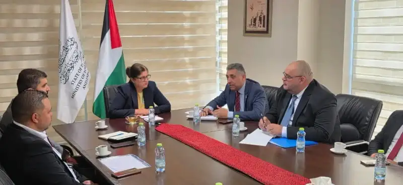اجتماع الخارجية الفلسطينية ومركز الاتصال الحكومي