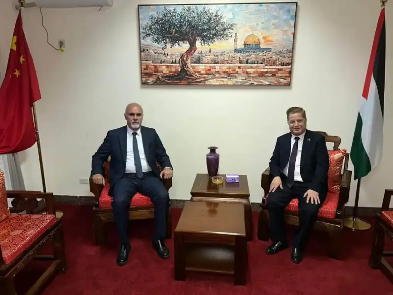 سفير فلسطين بالصين مع وزير الزراعة الفلسطيني