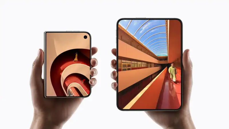 iPhone Duo Vs Galaxy Z Fold 8