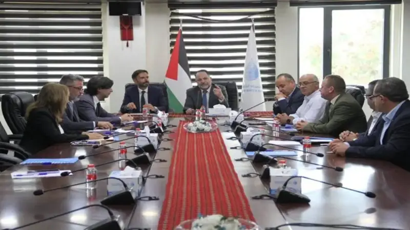 صورة رسمية – سلطة المياه الفلسطينية والاتحاد الأوروبي وبنك الاستثمار يبحثون تسريع مشروع الصرف الصحي برام الله