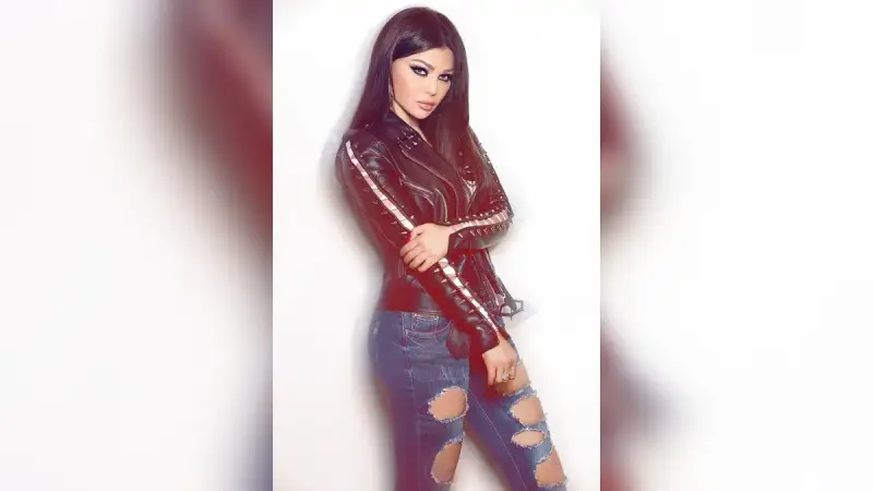 صورة أرشيفية – هيفاء وهبي بفستان قصير من سلاسل معدنية وثلاث إطلالات في حفل ملك جمال لبنان